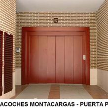 puerta de ascensor en madera