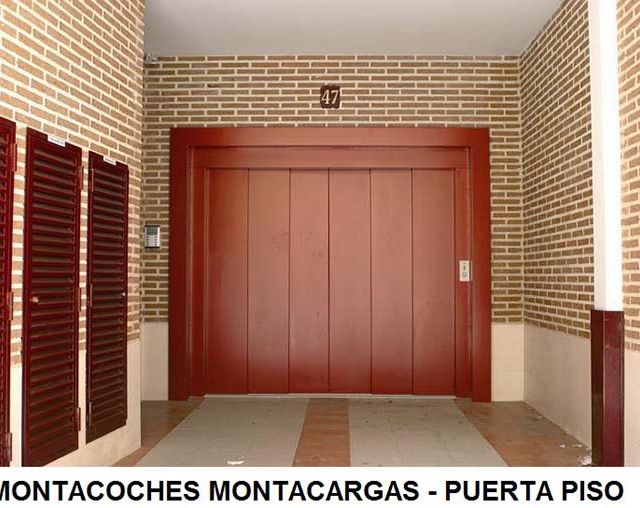 puerta de ascensor en madera